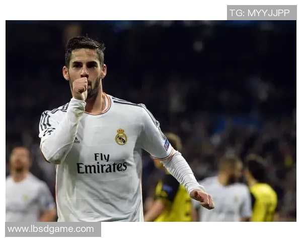 欧冠赛场上的足球明星发型风潮解析与时尚启示